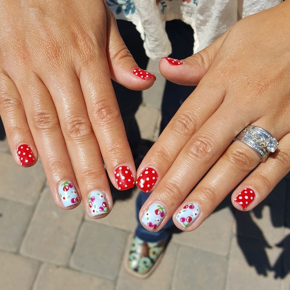 Meet your Posher, Sarah - Picture 1 of 1